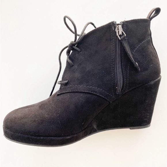 DV by DOLCE VITA Black Wedge Ankle Booties - Picture 2 of 8